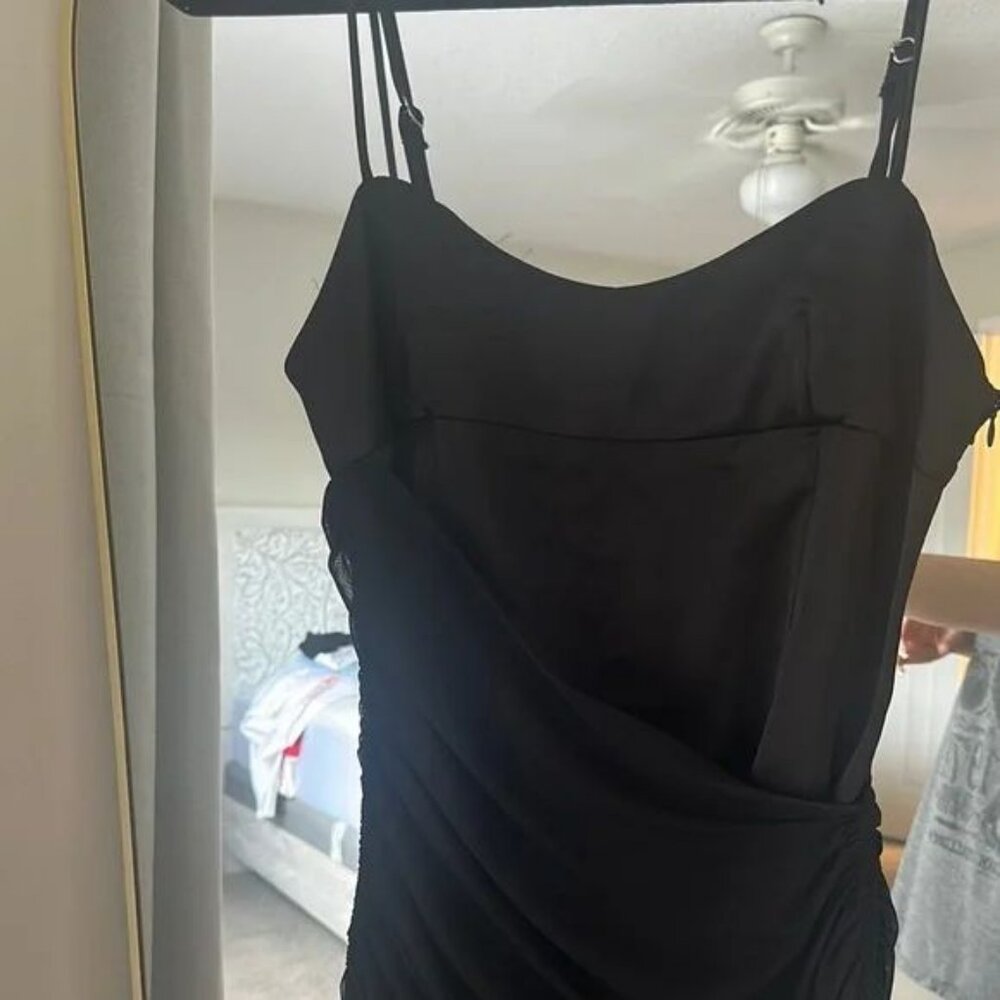 Elegant Black Midi Dress - Picture 2 of 5